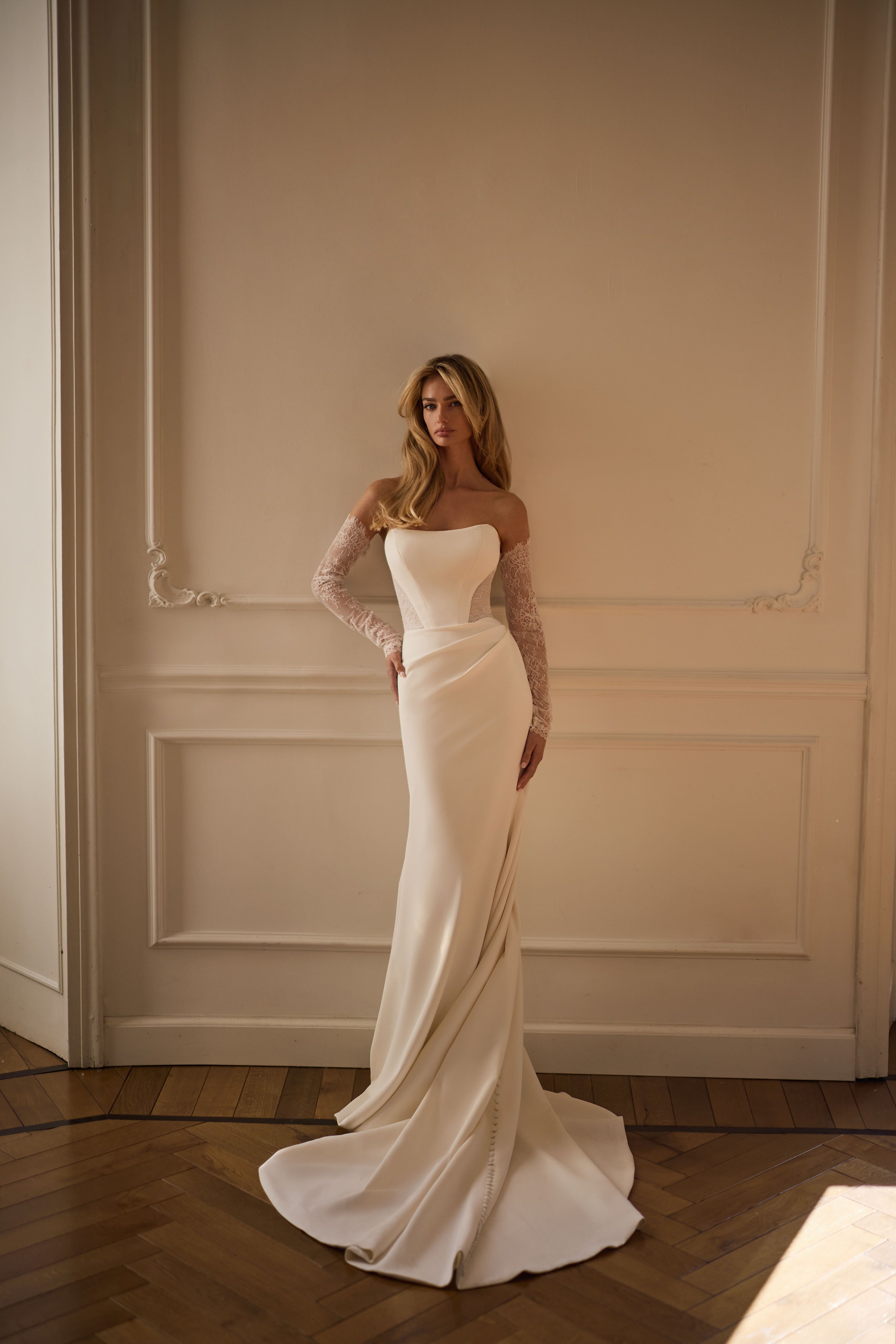 Brautkleid mit geradem Ausschnitt von Milla Nova 