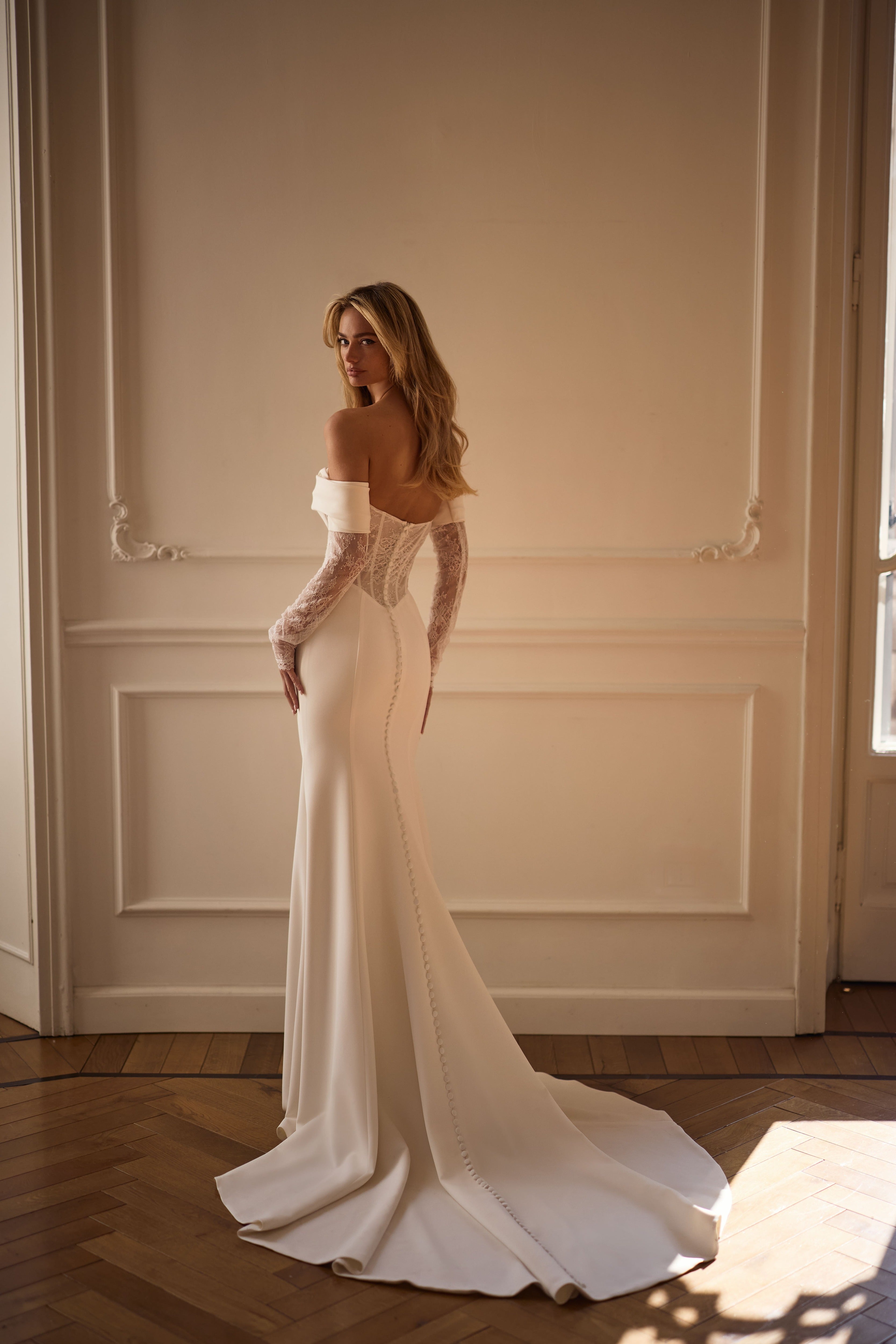 Brautkleid mit geradem Ausschnitt von Milla Nova 