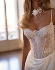 Brautkleid mit semi-transparentem Spitzenkorsett & Chiffonrock von Milla Nova 