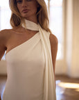 Satin-Brautkleid mit One-Shoulder-Design von Milla Nova 