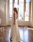 Satin-Brautkleid mit One-Shoulder-Design von Milla Nova 
