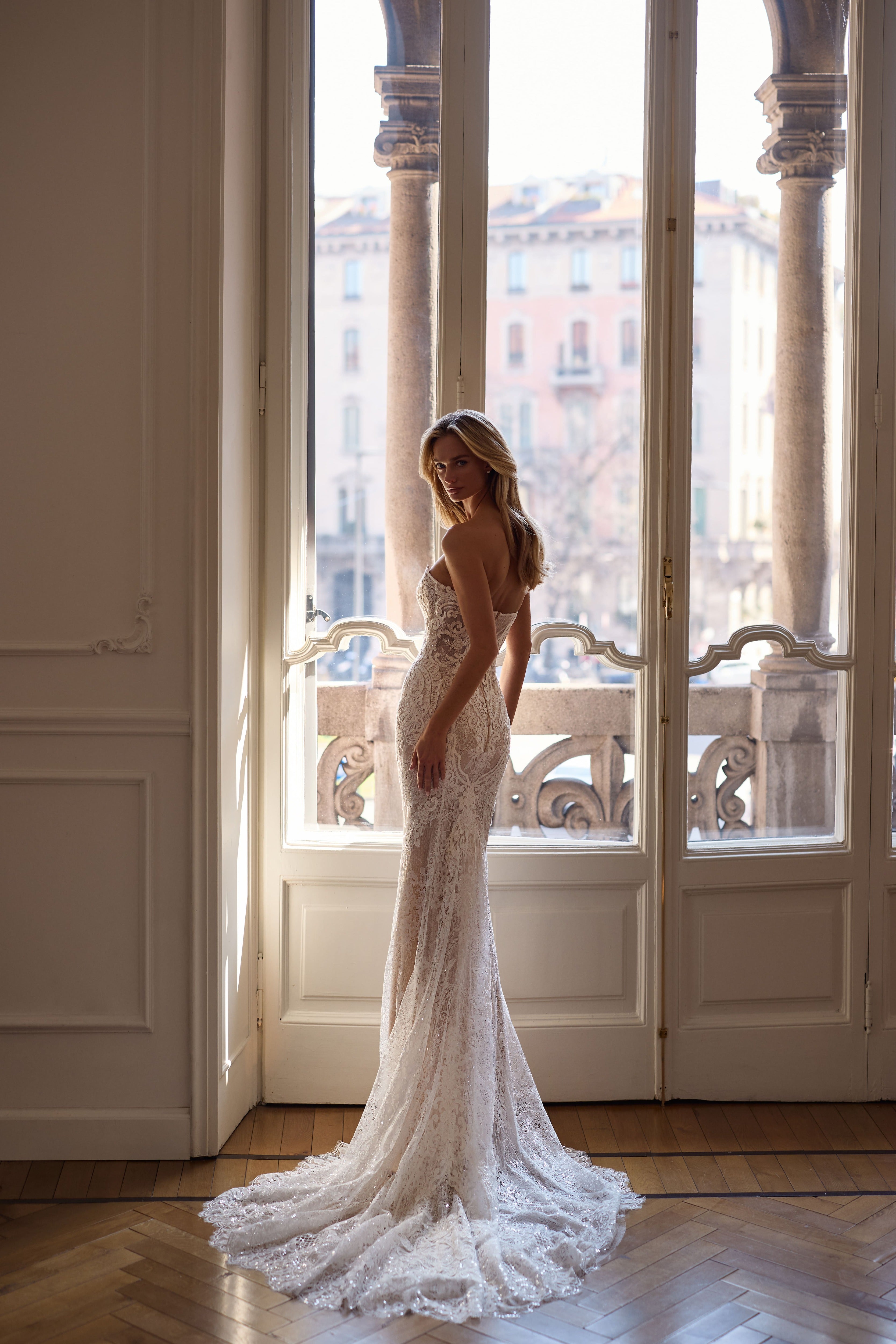 Brautkleid aus Spitze von Milla Nova 