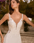 A-Linie Brautkleid mit V-ausschnitt und Chiffonrock von Alberto Palatchi 