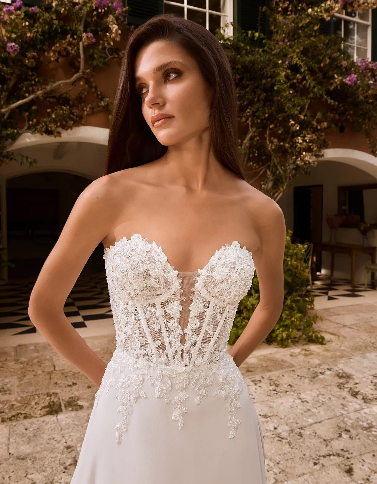 A-Linie Brautkleid mit Korsett-Oberteil von Alberto Palatchi 