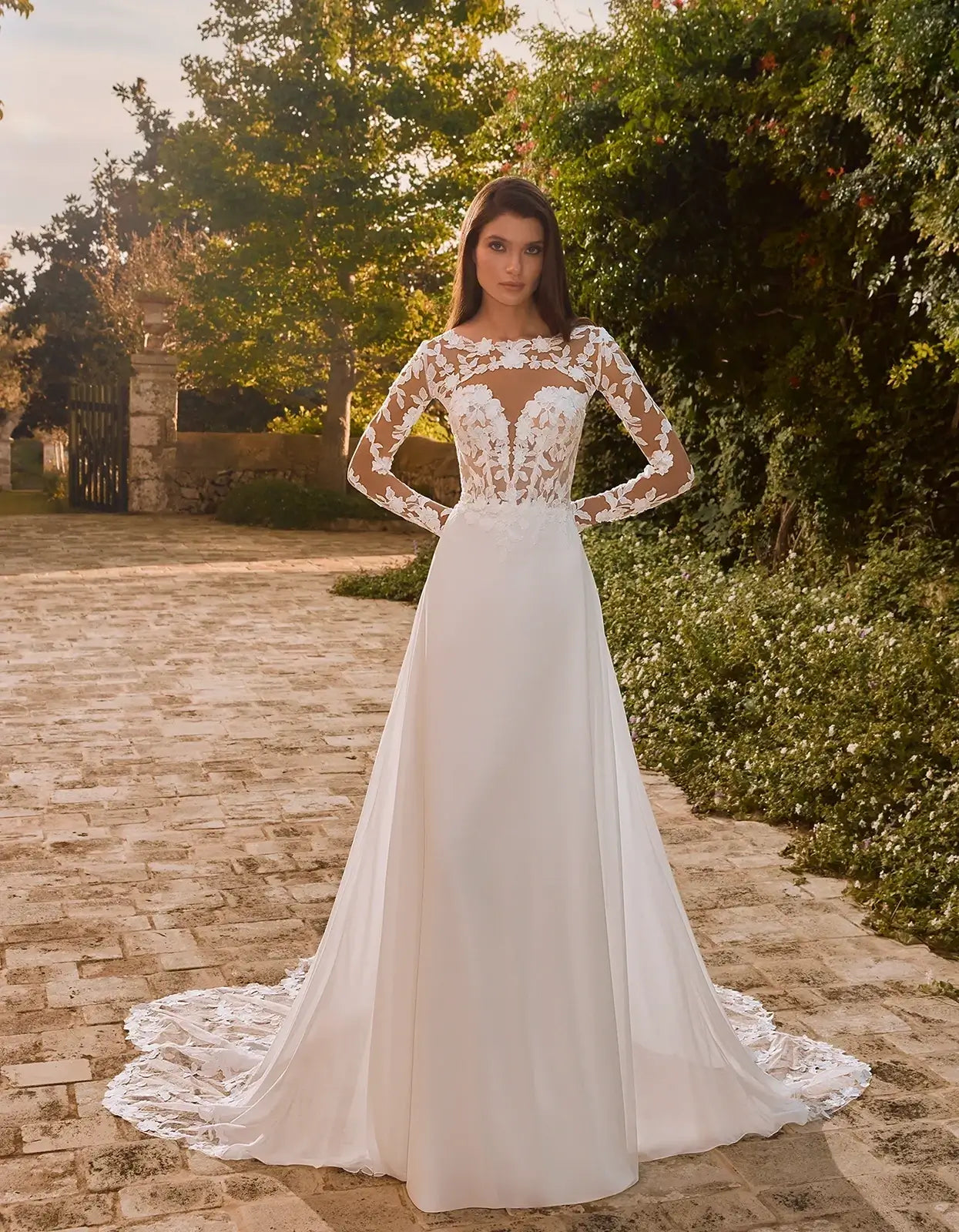 A-Linie Brautkleid mit Spitzenkorsett von Alberto Palatchi 