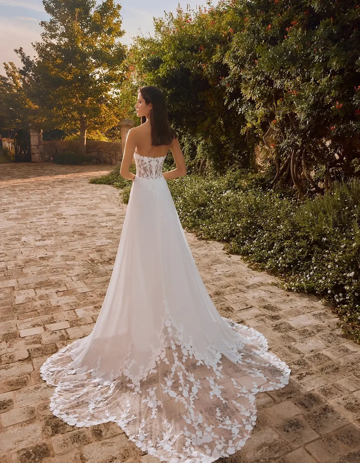 A-Linie Brautkleid mit Spitzenkorsett von Alberto Palatchi 