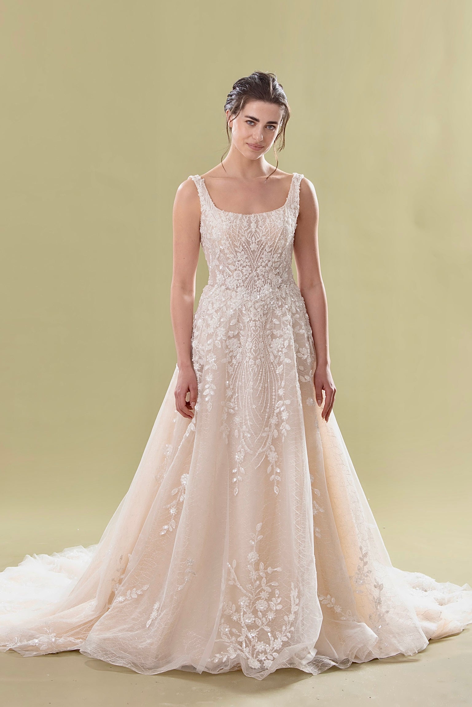 Brautkleid mit Quadratische Ausschnitt von Teresa Atelier 