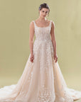 Brautkleid mit Quadratische Ausschnitt von Teresa Atelier 