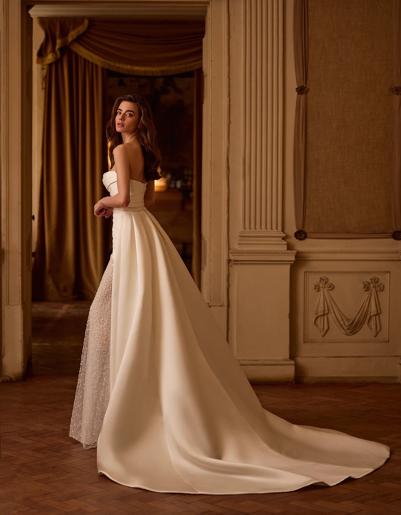 Brautkleid mit abnehmbare Überrock