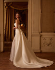 Brautkleid mit abnehmbare Überrock