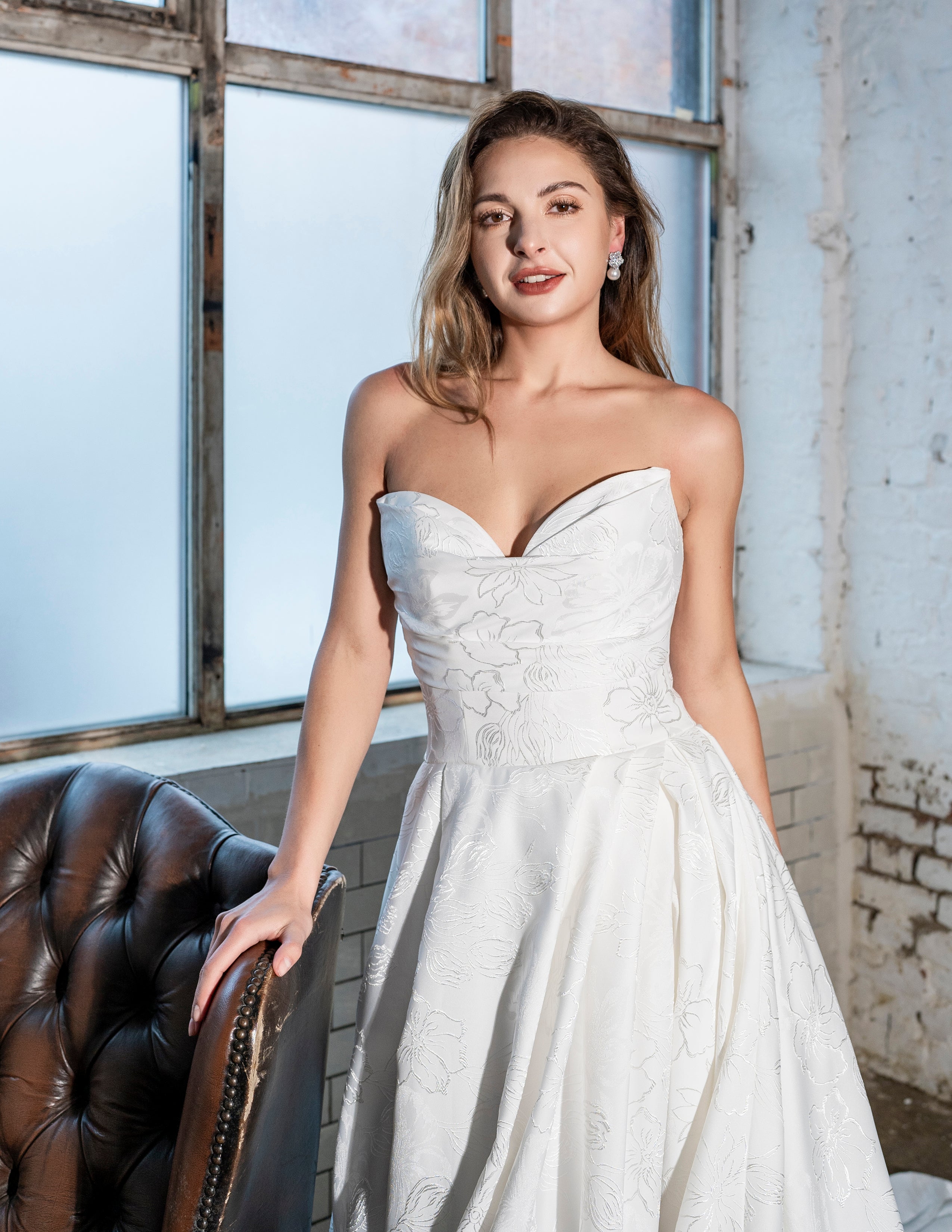 Brautkleid mit Beinschlitz von Teresa Atelier 