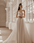 Brautkleid mit Spaghettiträger von Mia Lavi