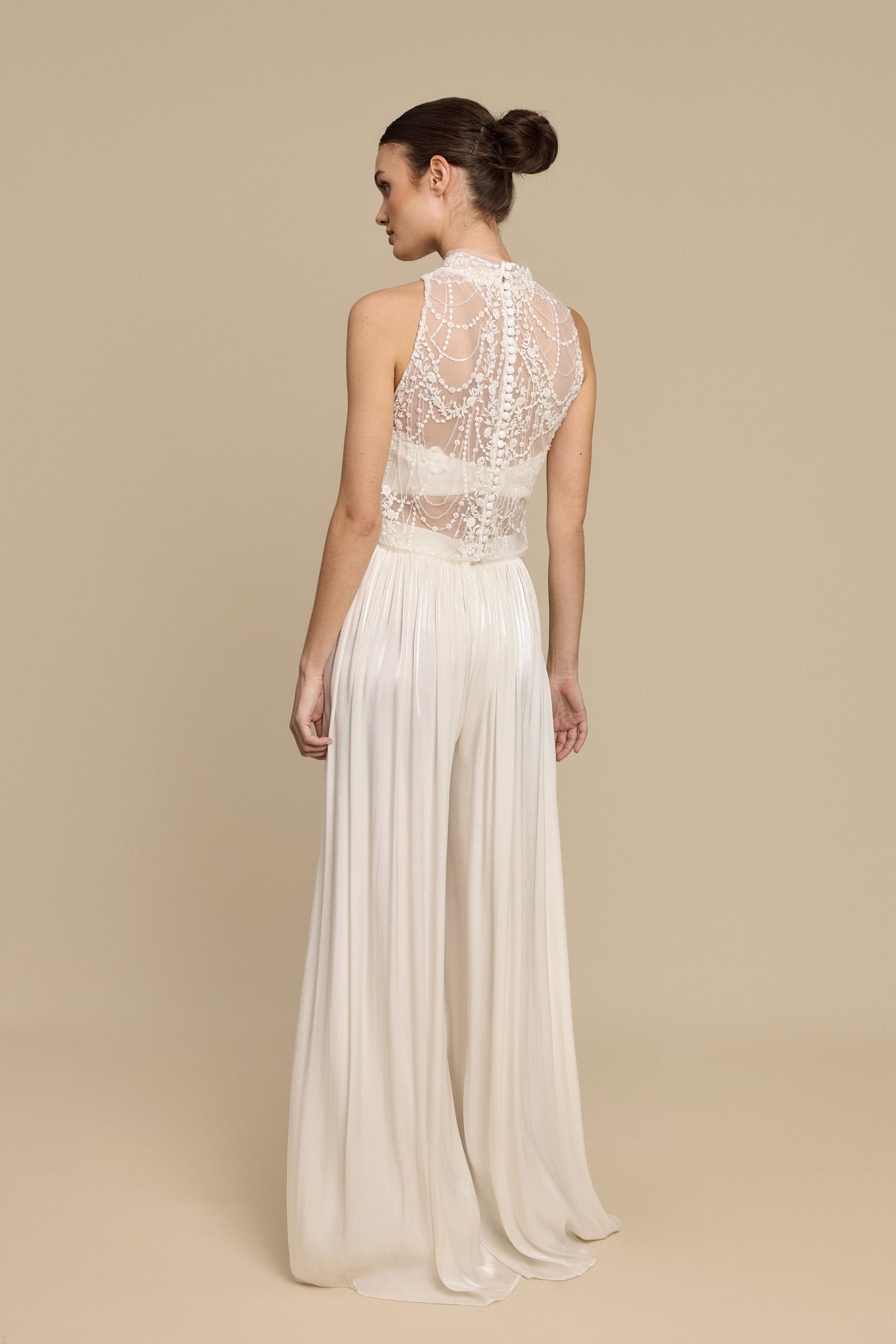 Fließende und glänzende Brauthose von Mia Lavi 