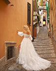 Brautkleid mit Beinschlitz und abnehmbare Puffärmel von Libelle