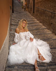 Brautkleid mit Beinschlitz und abnehmbare Puffärmel von Libelle