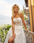 Brautkleid mit Beinschlitz und abnehmbare Puffärmel von Libelle