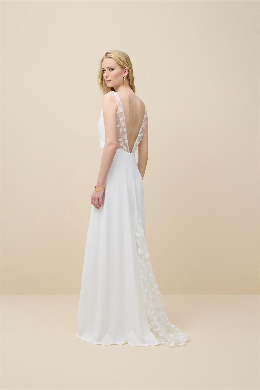 Brautkleid mit Blattstickerei und V-Ausschnitt von Marylise 