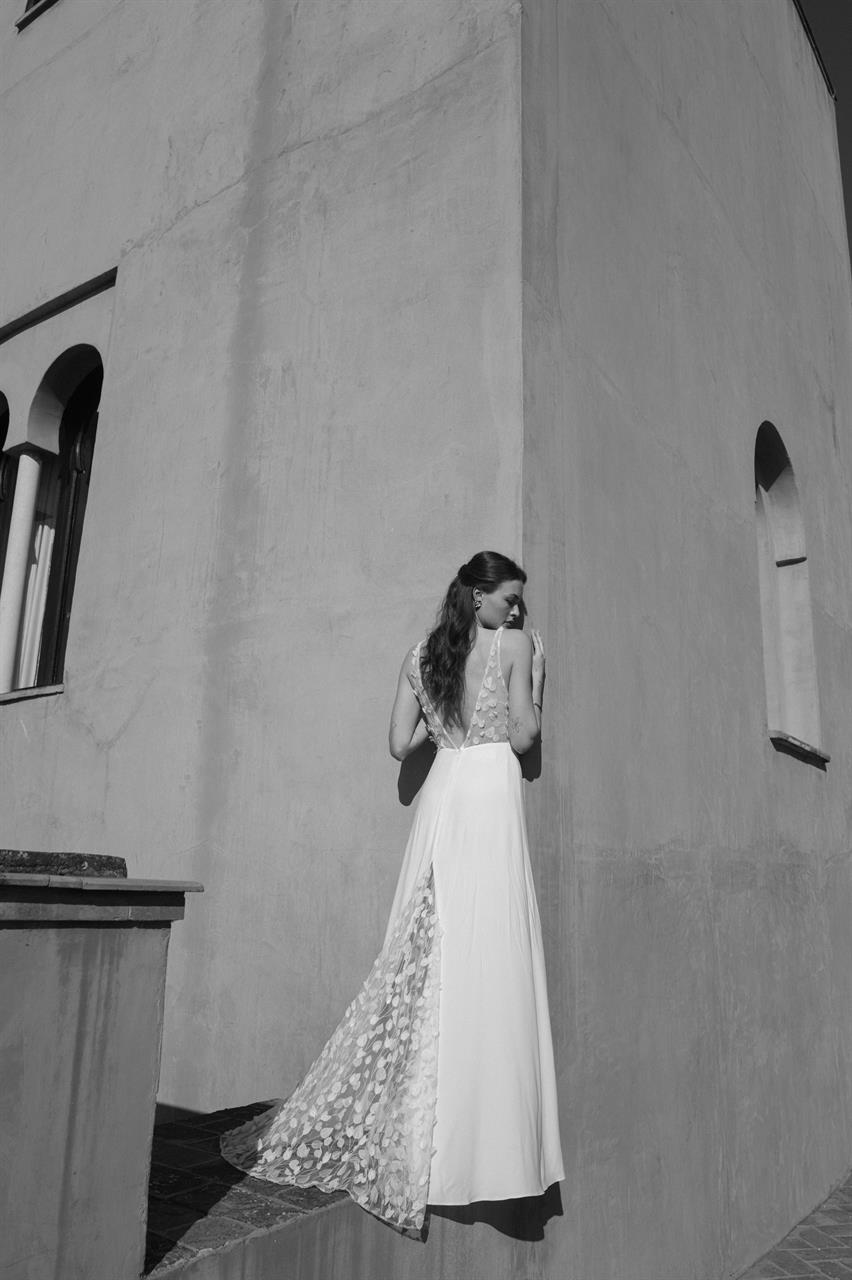 Brautkleid mit Blattstickerei und V-Ausschnitt von Marylise 