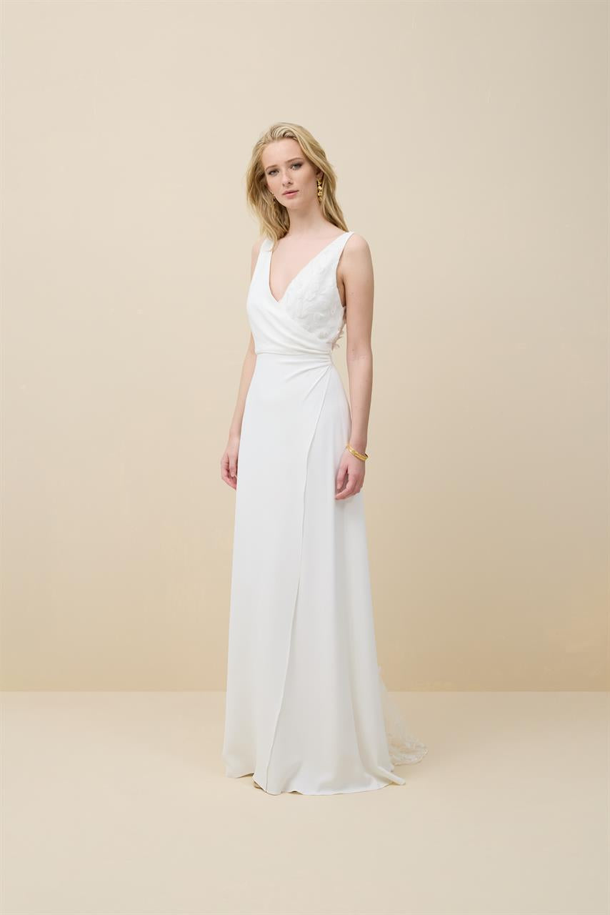 Brautkleid mit Blattstickerei und V-Ausschnitt von Marylise 