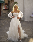 Brautkleid mit Beinschlitz und abnehmbare Puffärmel von Libelle