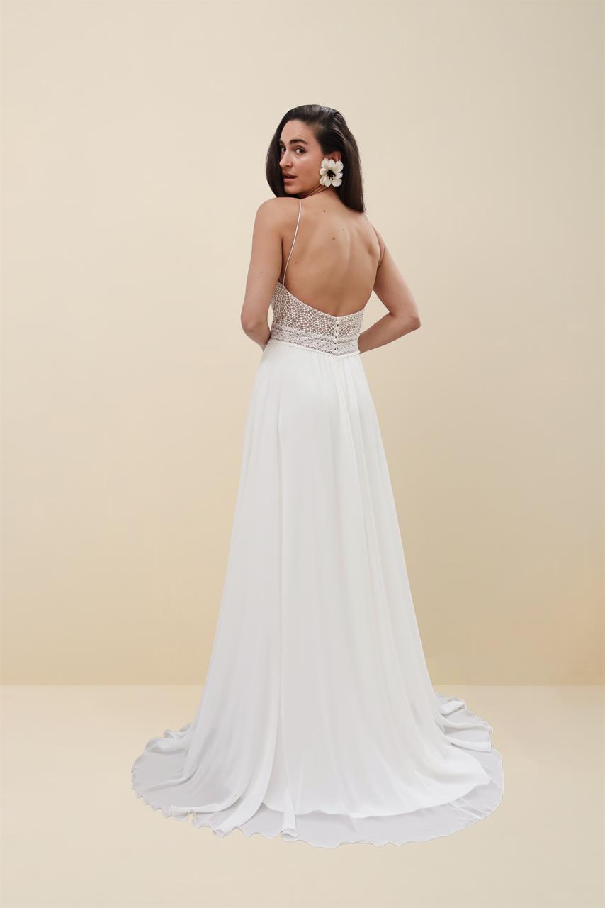 Brautkleid mit Neckholder-Ausschnitt mit Spaghettiträger von Rembo Styling 