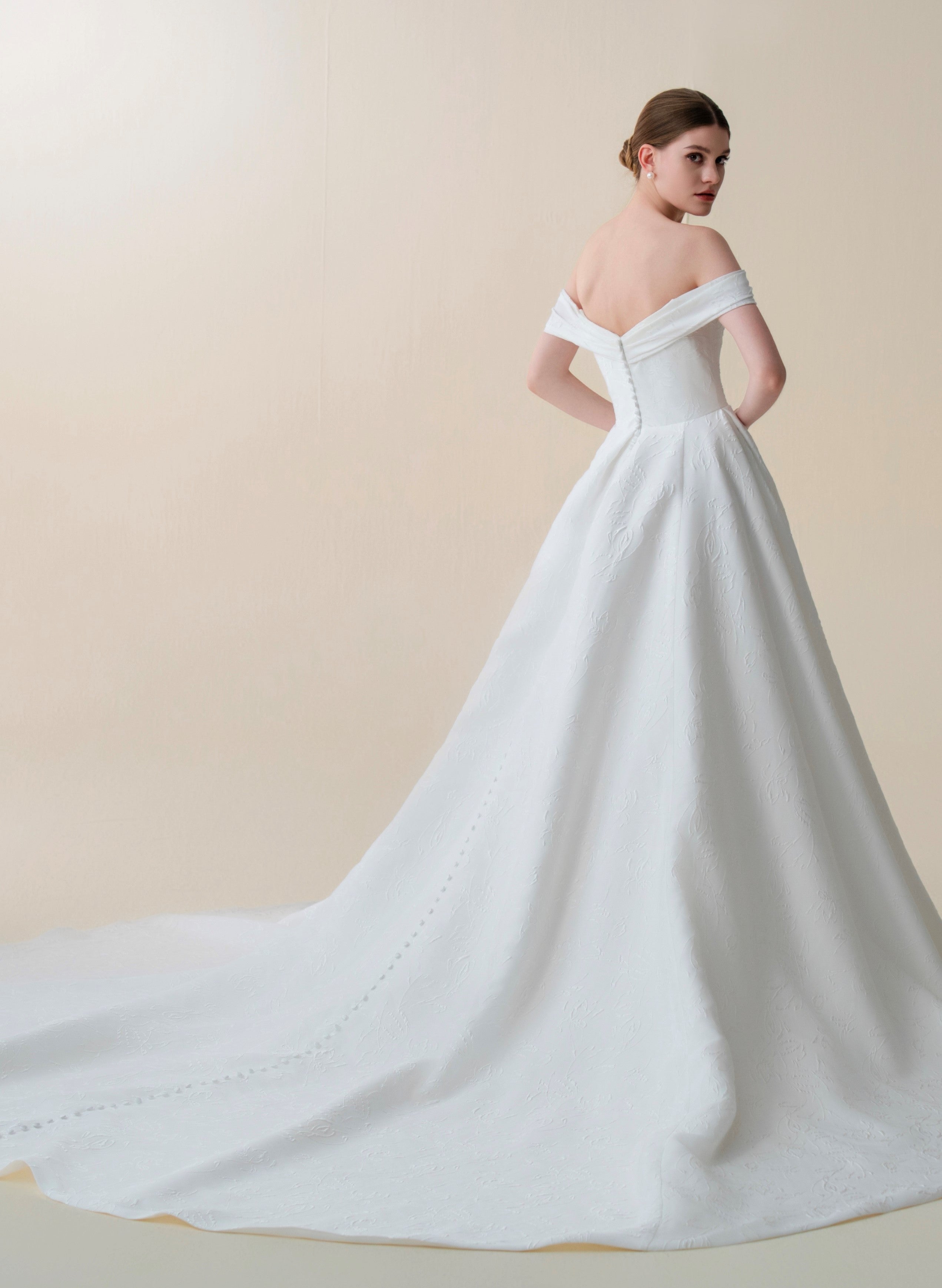 Brautkleid Off-Shoulder Brautkleid von Teresa Atelier 