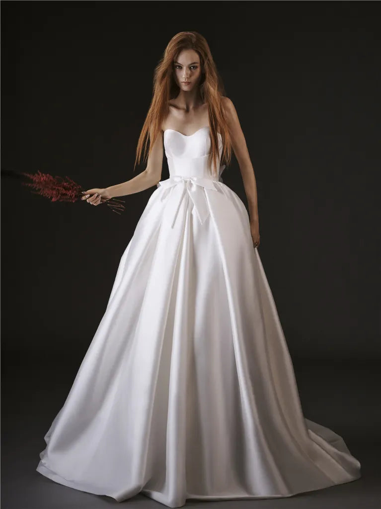 Elowyne Vera Wang
