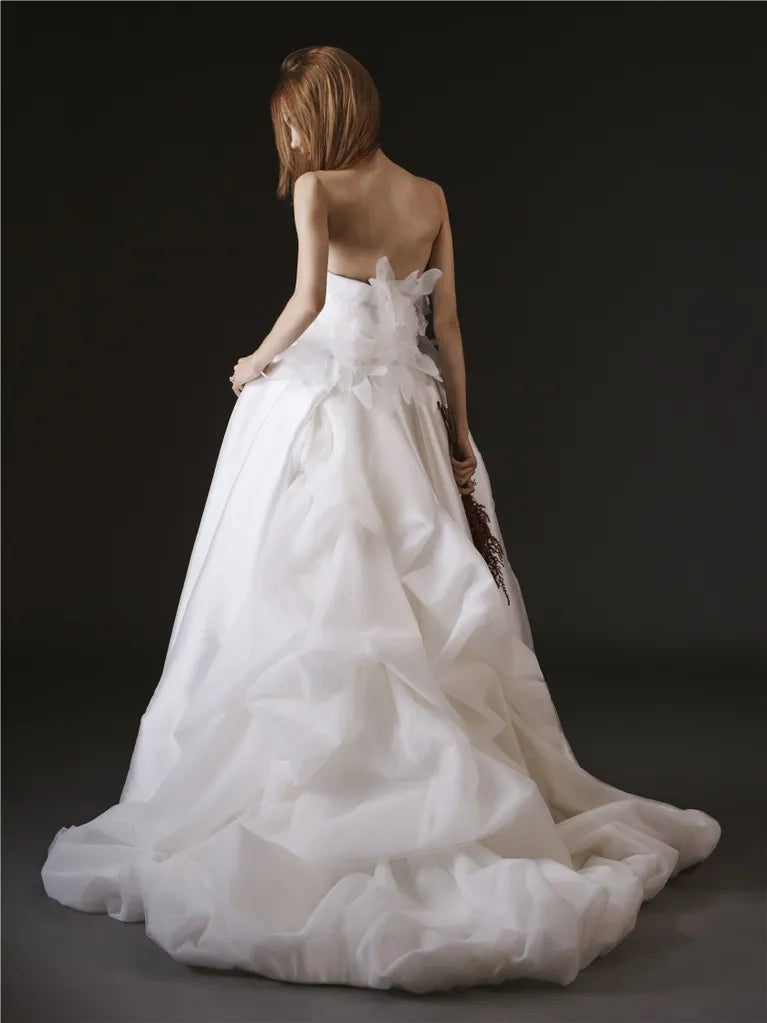 Elowyne Vera Wang