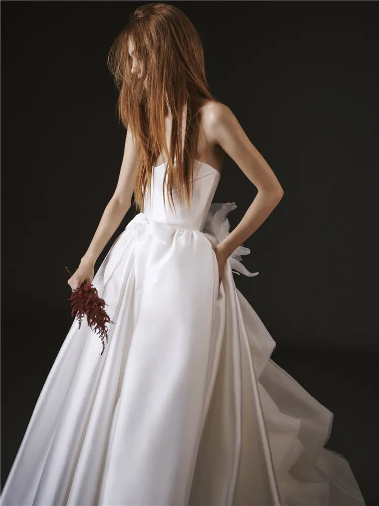 Elowyne Vera Wang