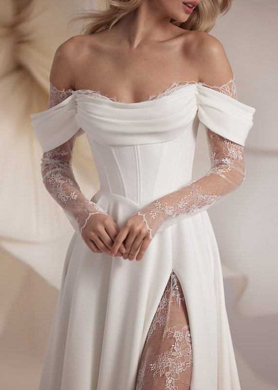  A-Linie Brautkleid mit schulterfreien Spitzenärmeln und Rock mit Schlitz von Eva Lendel 