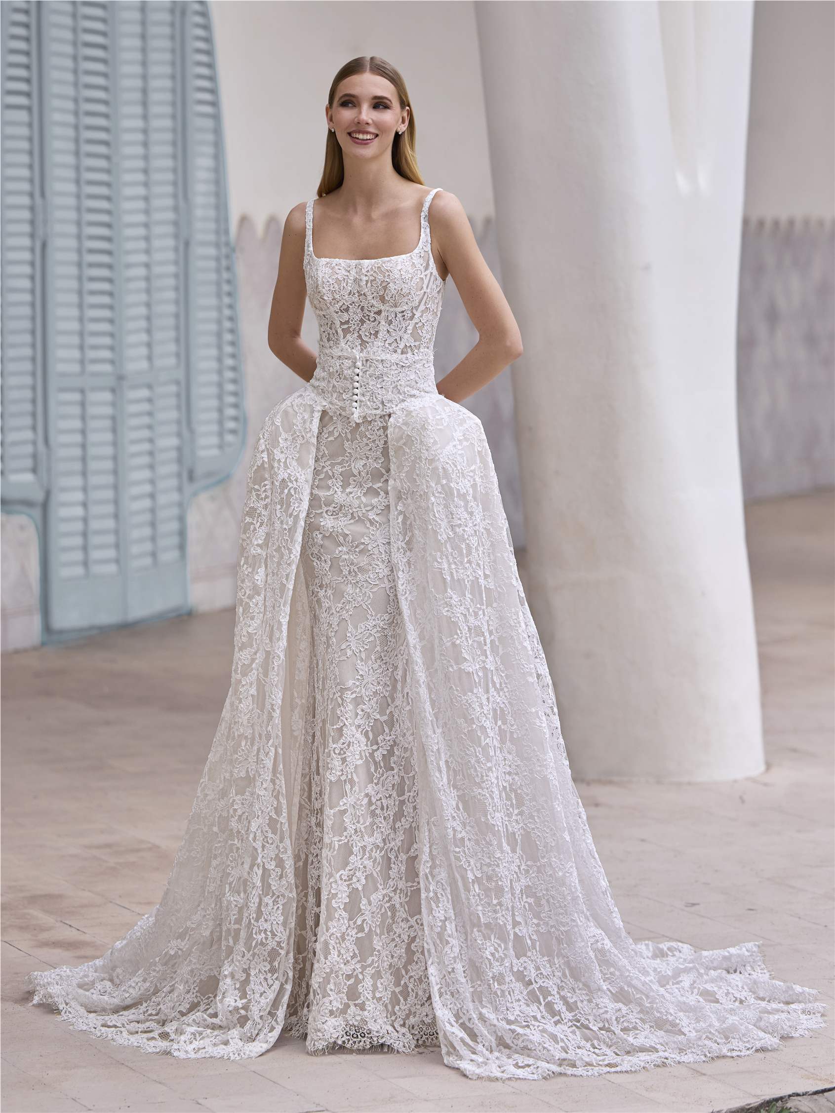 Mott Pronovias