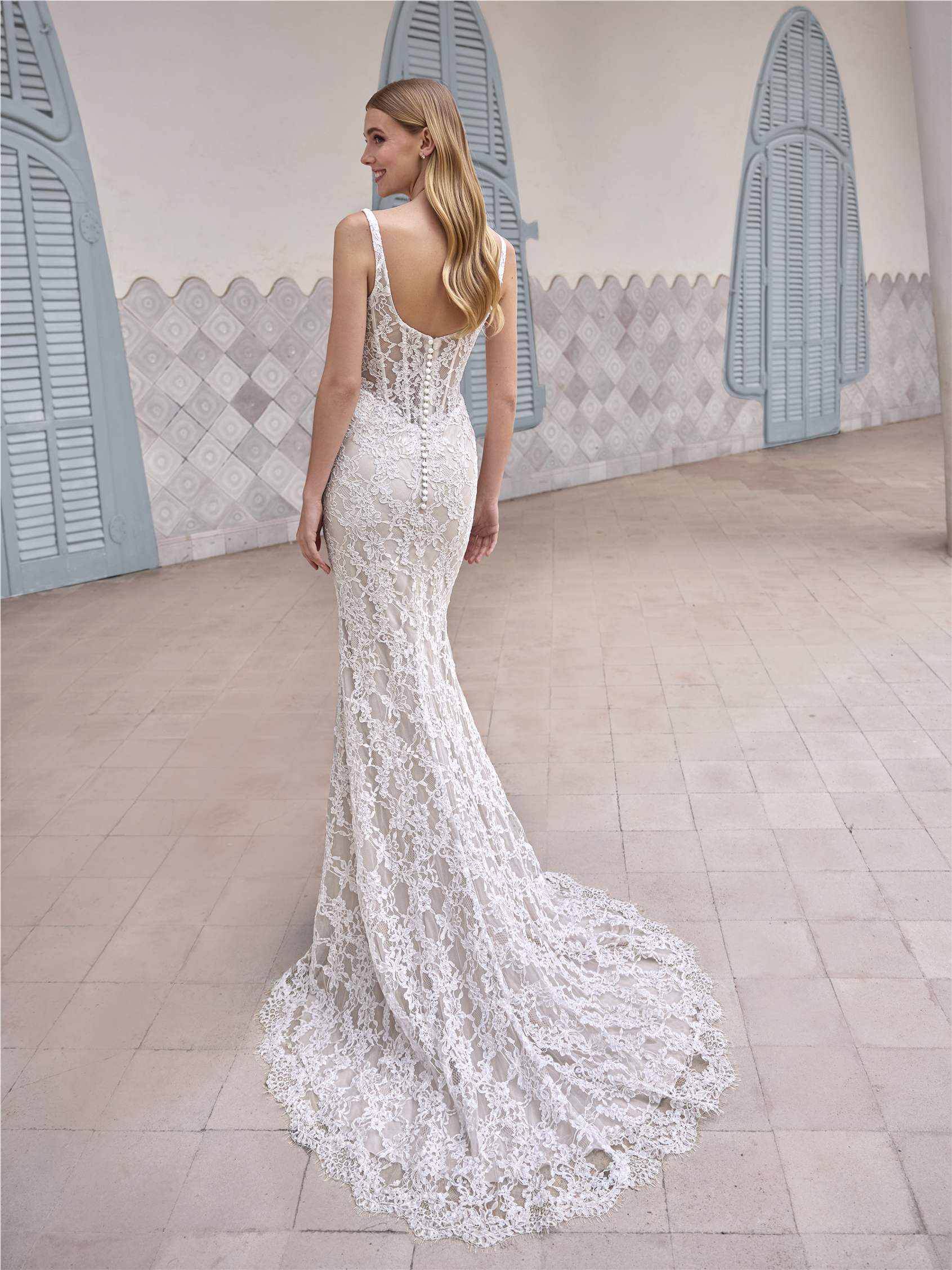 Mott Pronovias